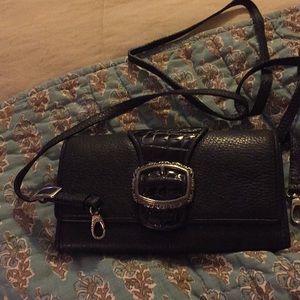 Wallet with removable strap to carry on shoulder